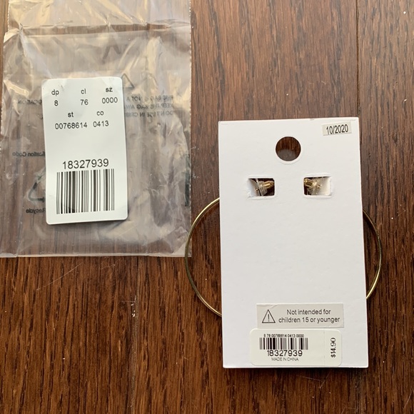 NWT Express 2” metal hoop earrings in gold - Picture 7 of 8